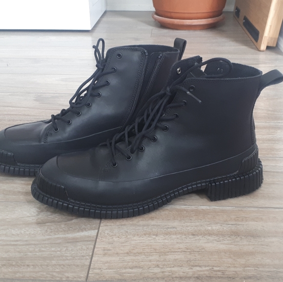 Women's Black Camper Ankle Books size 10 - Picture 5 of 5